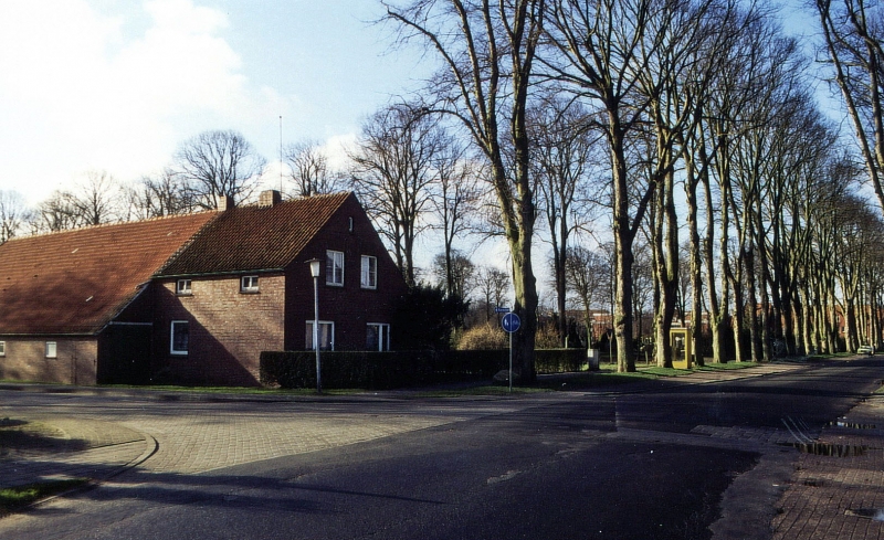 E281